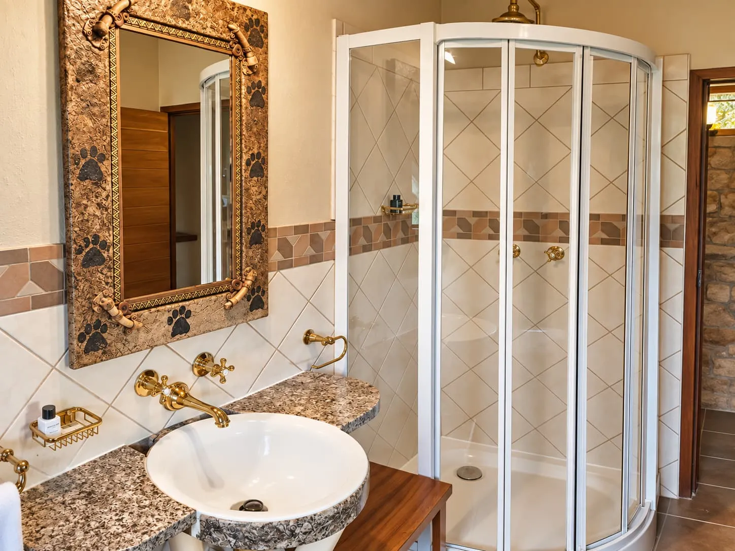 Luxury Room — photo 7 of 8